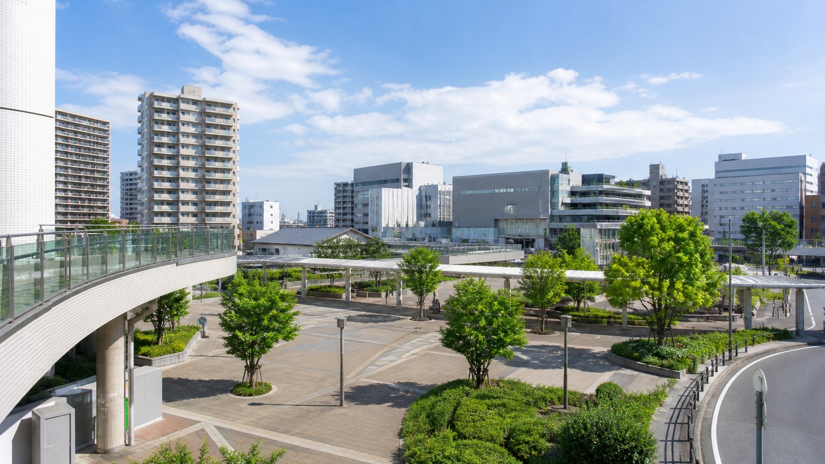 多摩市の駅前イメージ｜グリストラップ清掃・排水管つまり対応